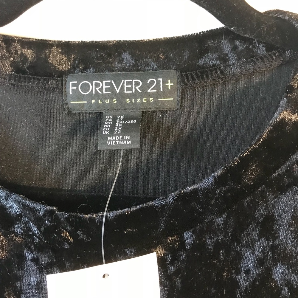 VELVET ROSE TEE - Picture 3 of 3